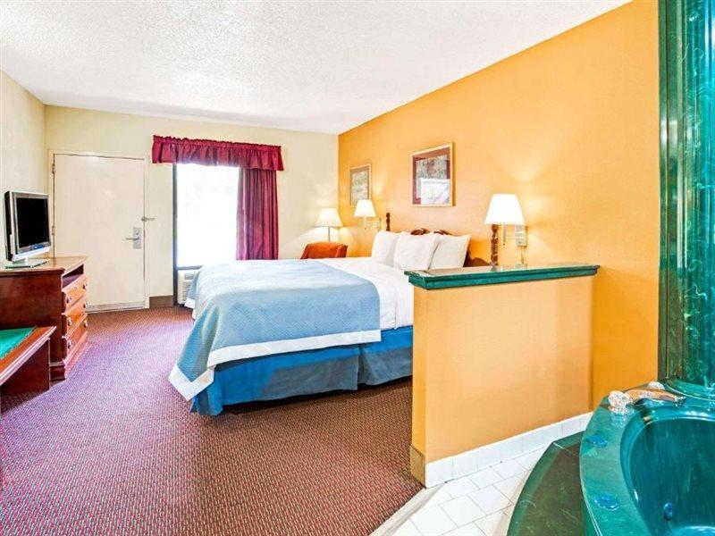 Days Inn By Wyndham Covington Eksteriør bilde