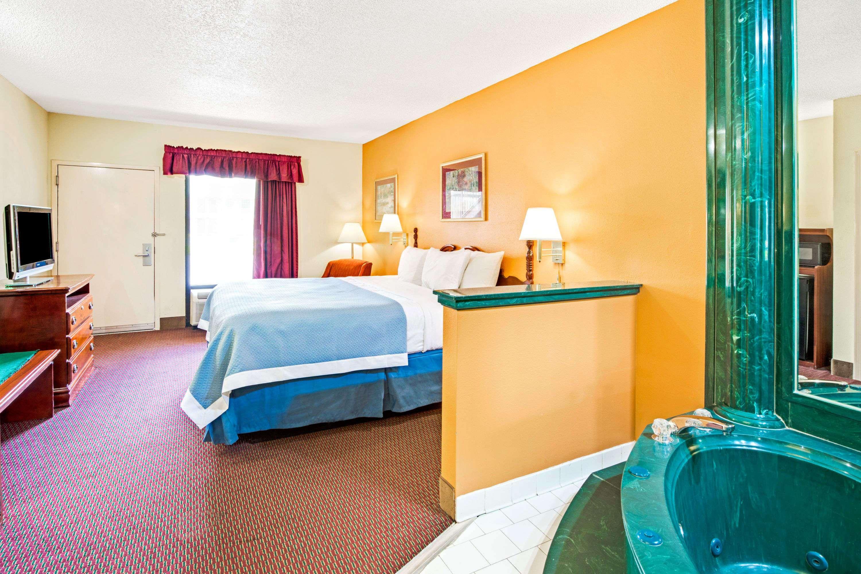 Days Inn By Wyndham Covington Eksteriør bilde