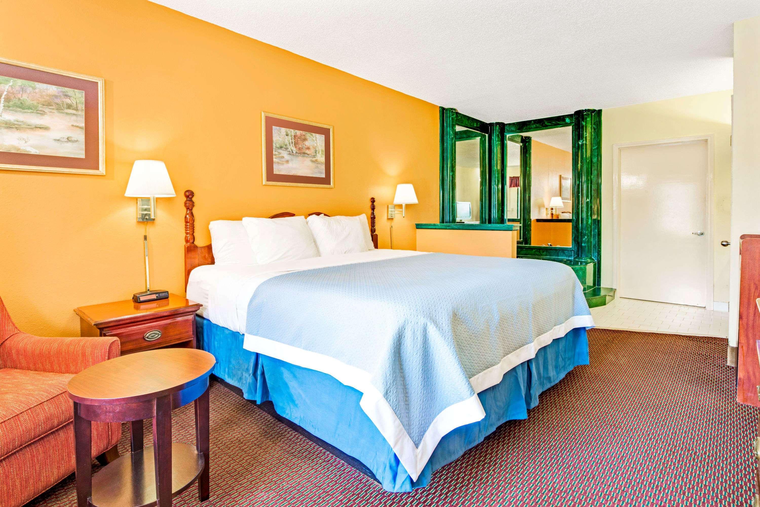 Days Inn By Wyndham Covington Eksteriør bilde